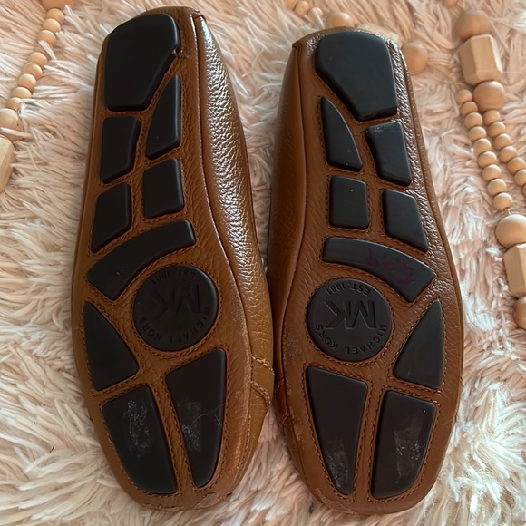 Michael Kors Logo Flats w/Matching Crossbody in “Luggage“-Set - Picture 10 of 15